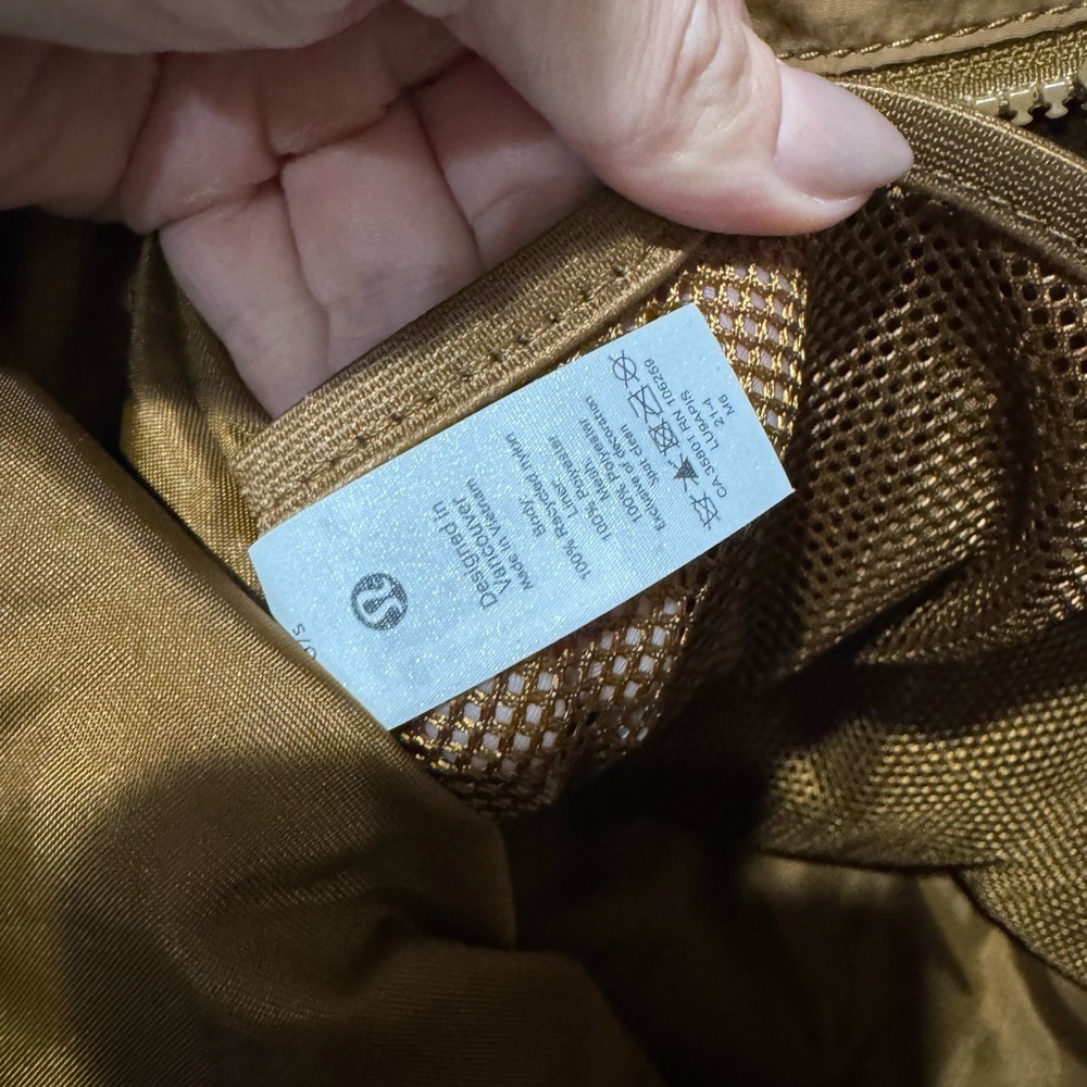 Lululemon Athletica Clean Line 22L Bag - Picture 5 of 8